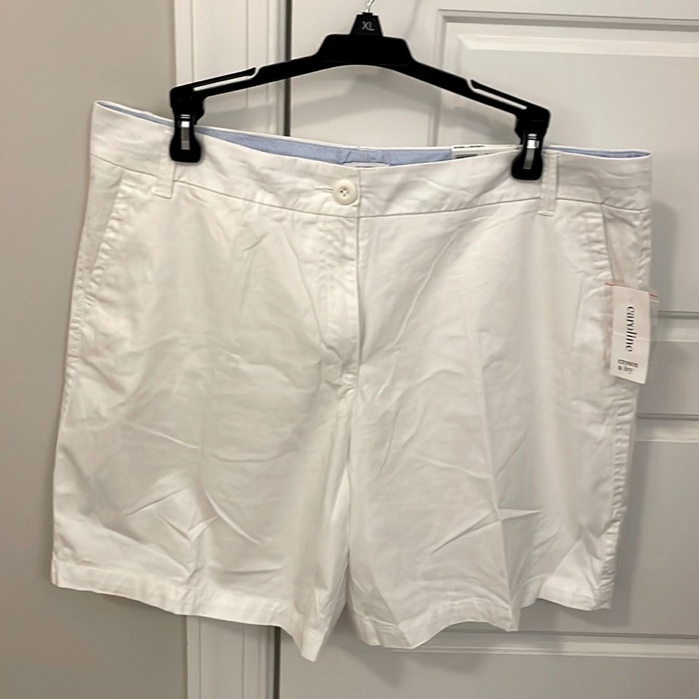 NWT white Bermuda shorts